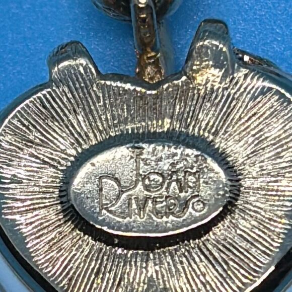 Joan Rivers Faux Pearl Puffy Heart Dangle gold pin brooch - Picture 7 of 8